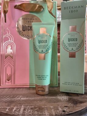 Beekman 1802 Wicked Mud Mask with Gift Bag